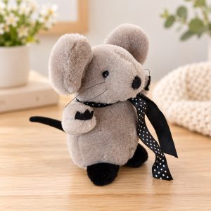 Плюшена играчка мишле с големи ушички и панделка, 15 х 9 см
